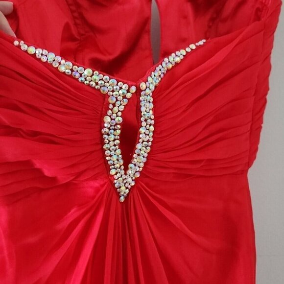 LA FEMME | gown embellished neckline and back red sz 4 - Picture 4 of 7